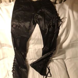 Black cotton,polyester,spandex pants.